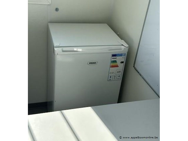 Bureaucontainer, ingericht met tafels, stoelen, whiteboard en primo koelkast - afbeelding 4 van  5