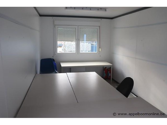 Bureaucontainer, met deur, ramen, bureau, stoelen en elektrische verwarming, werking niet gekend - afbeelding 2 van  4
