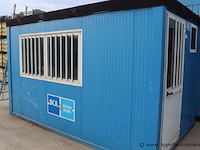 Bureaucontainer, met deur, ramen, bureau, stoelen en koelkast proline, werking niet gekend - afbeelding 2 van  4