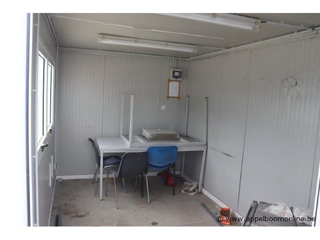 Bureaucontainer, met deur, ramen, bureau, stoelen en koelkast proline, werking niet gekend - afbeelding 3 van  4