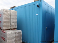 Bureaucontainer, met deur, ramen, bureau, stoelen - afbeelding 2 van  7