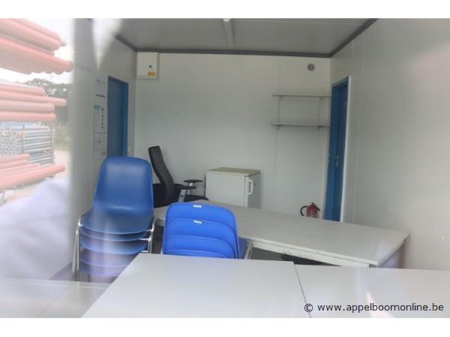 Bureaucontainer, met deur, ramen, bureau, stoelen - afbeelding 2 van  3