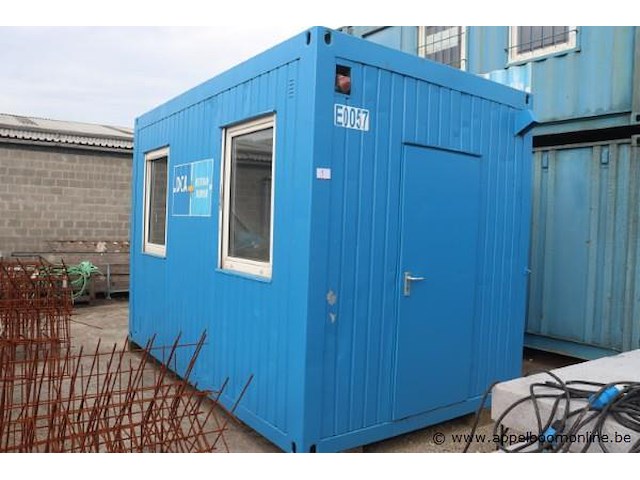 Bureaucontainer, met meubilair en koelkast, werking niet gekend - afbeelding 1 van  4