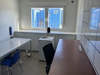 Bureaucontainer, met raam en deur, inclusief meubilair en liebherr koelkast - afbeelding 3 van  4