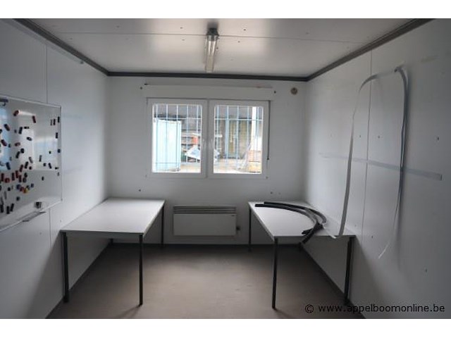 Bureaucontainer, met raam, ingericht met bureaus en verwarming, werking niet gekend - afbeelding 4 van  6
