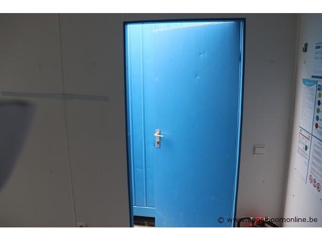 Bureaucontainer, met raam, ingericht met bureaus en verwarming, werking niet gekend - afbeelding 5 van  6