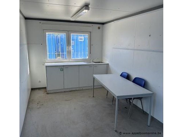Bureaucontainer, met ramen, deur, keukenblok, tafel en stoelen - afbeelding 2 van  4