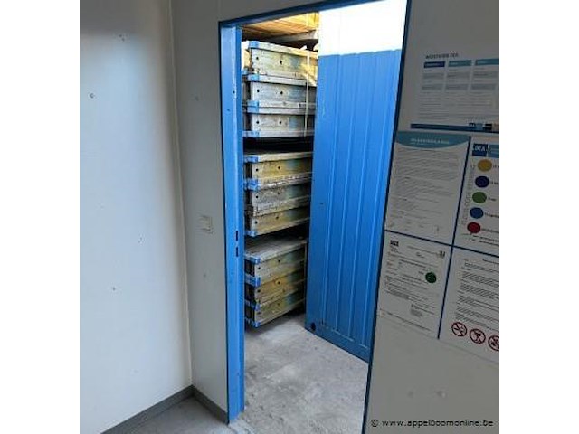 Bureaucontainer, met ramen, deur, keukenblok, tafel en stoelen - afbeelding 4 van  4