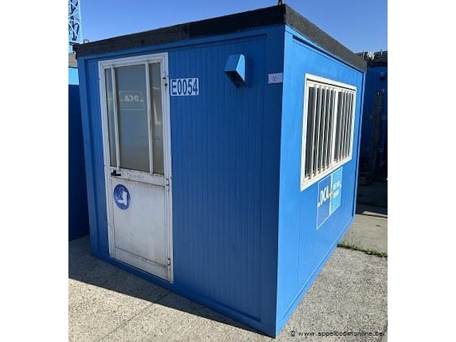 Bureaucontainer, met ramen en deur, ingericht met tafel en stoelen - afbeelding 2 van  4