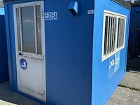Bureaucontainer, met ramen en deur, ingericht met tafel en stoelen - afbeelding 2 van  4
