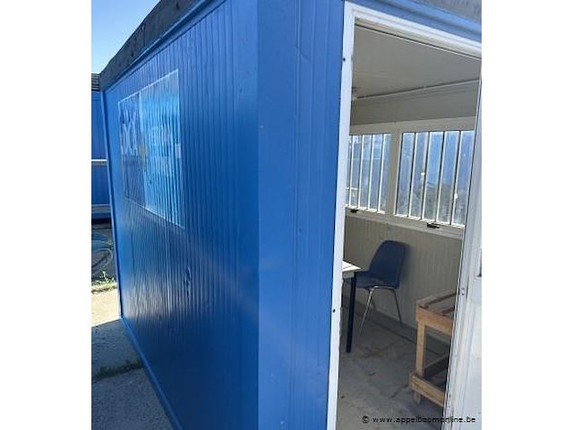Bureaucontainer, met ramen en deur, ingericht met tafel en stoelen - afbeelding 4 van  4