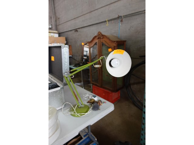 Bureaulamp en prullaria - afbeelding 1 van  1