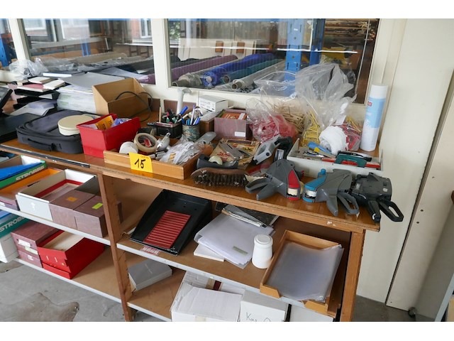 Bureaumateriaal + multimedia - afbeelding 1 van  5