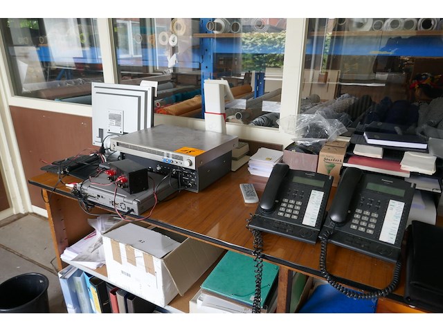 Bureaumateriaal + multimedia - afbeelding 2 van  5