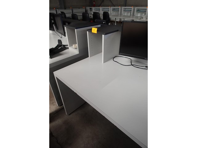 Bureaumeubel + 2x monitor iiyama - afbeelding 3 van  3