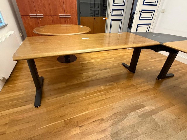 Bureaumeubel + vergadertafel - afbeelding 3 van  5