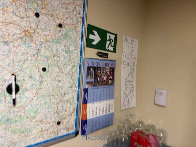 Bureauopstelling met meubilair en toebehoren - afbeelding 14 van  27