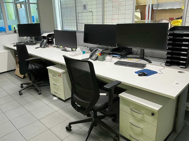 Bureauopstelling - afbeelding 1 van  19