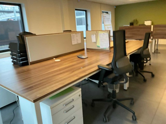 Bureauopstelling - afbeelding 3 van  8