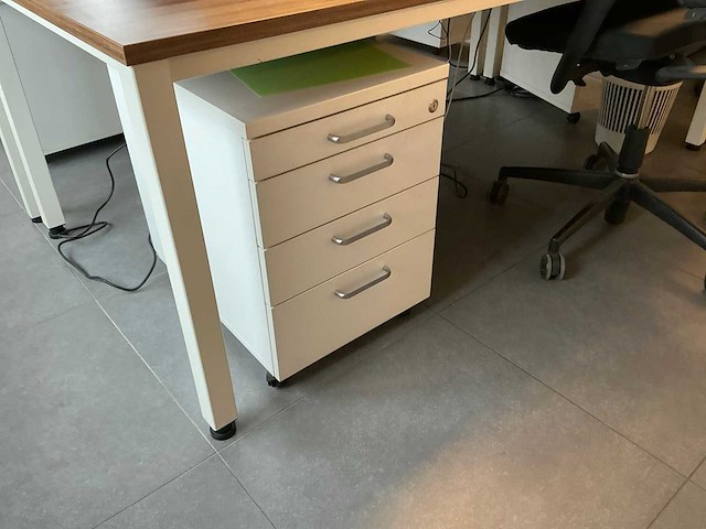 Bureauopstelling - afbeelding 4 van  8