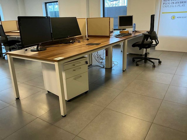 Bureauopstelling - afbeelding 1 van  8
