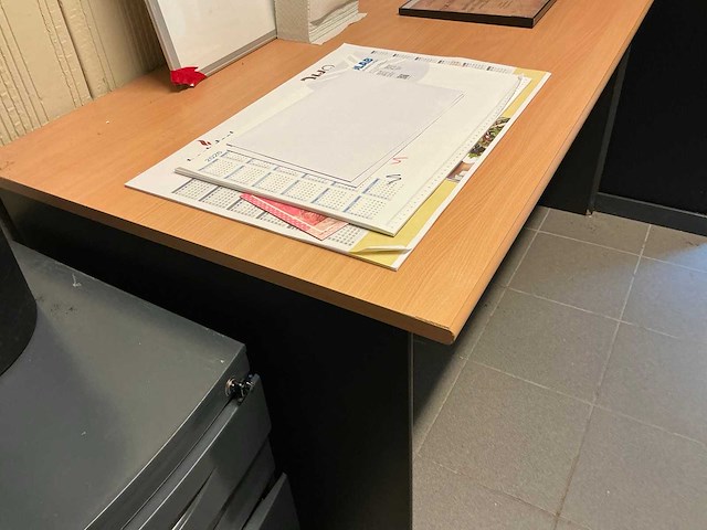 Bureauopstelling - afbeelding 3 van  7