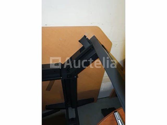 Bureaus en tafels - afbeelding 11 van  12