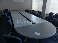 Bureaus, kasten, fauteuils, planken