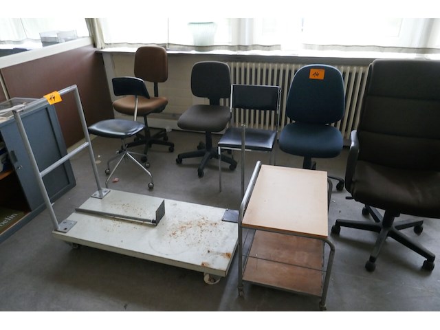 Bureaustoelen en transportkar - afbeelding 1 van  4