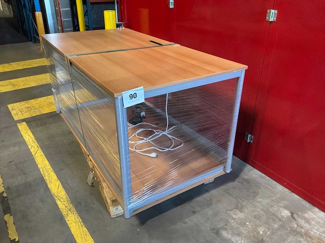 Bureautafel + 4 stoelen (2x) - afbeelding 1 van  1