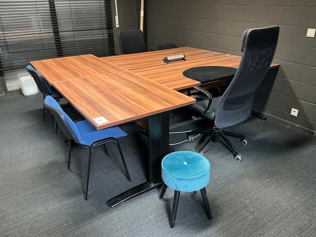 Bureautafel (4x) + bureau-/vergaderstoel (5x) - afbeelding 1 van  17