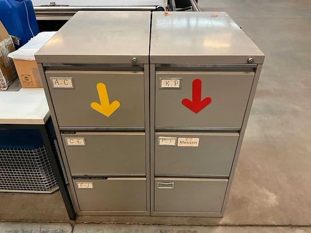 Bureautafel en dossierkasten - afbeelding 17 van  17