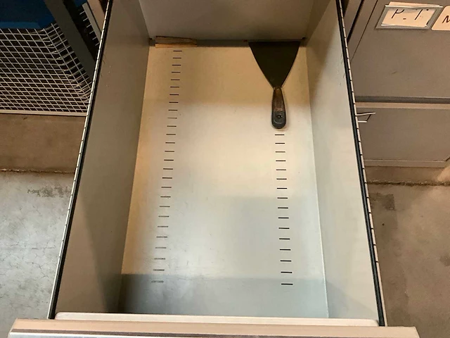 Bureautafel en dossierkasten - afbeelding 3 van  17