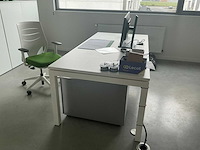 Bureautafel, inclusief ladenkast en mobiele stoel