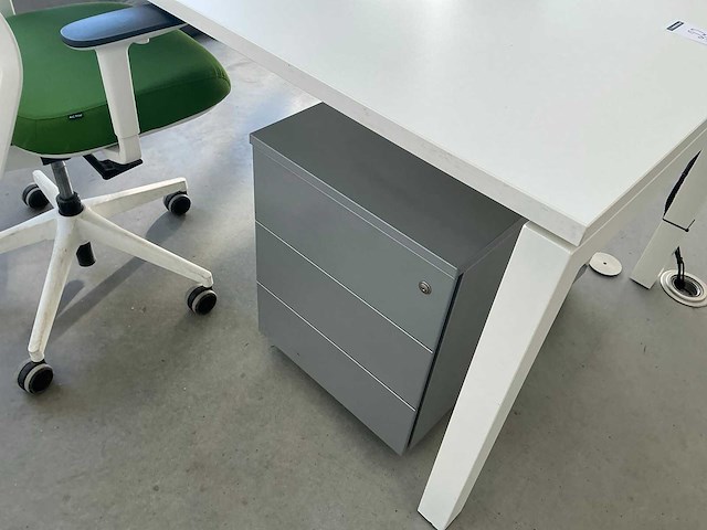 Bureautafel, inclusief ladenkast en mobiele stoel - afbeelding 4 van  7
