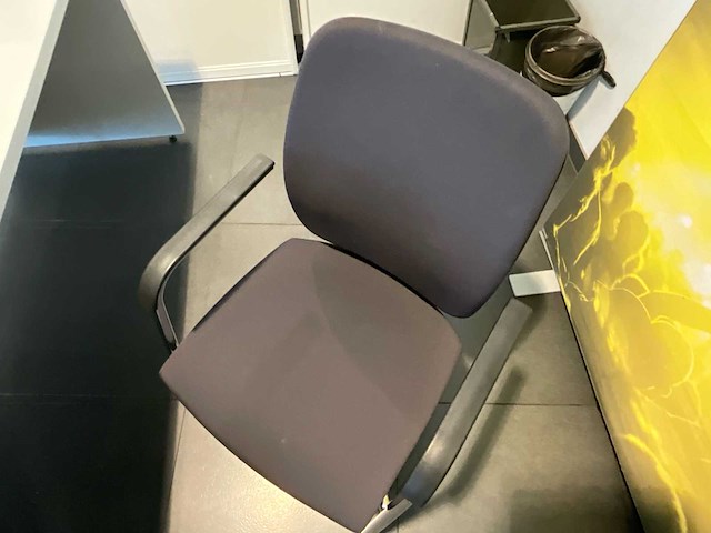 Bureautafel inclusief stoelen - afbeelding 1 van  1