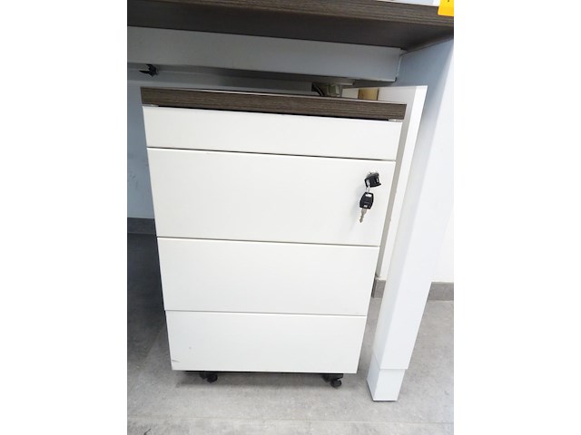 Bureautafel + ladekastje en bureaustoel - afbeelding 3 van  6