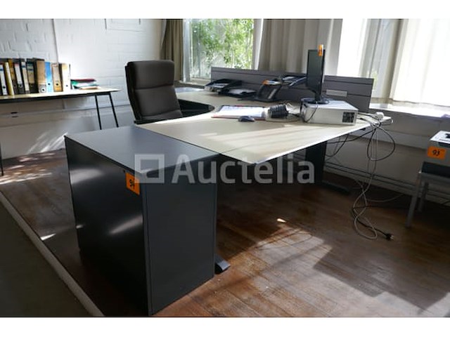 Bureautafel met directiezetel - afbeelding 1 van  5