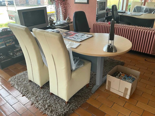 Bureautafel met stoelen - afbeelding 1 van  5