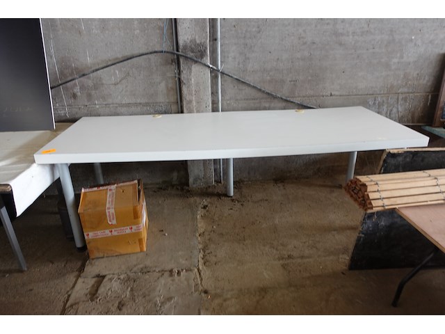 Bureautafel met uitsparingen voor kabels 2,50 x 0,90 m - afbeelding 1 van  3