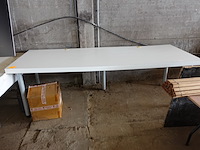 Bureautafel met uitsparingen voor kabels 2,50 x 0,90 m - afbeelding 1 van  3