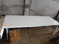 Bureautafel met uitsparingen voor kabels 2,50 x 0,90 m - afbeelding 2 van  3