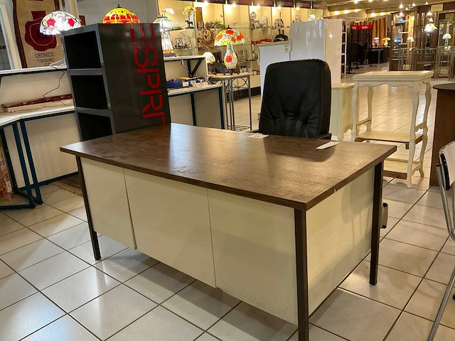 Bureautafel, opbergkast en bureaustoel - afbeelding 1 van  5