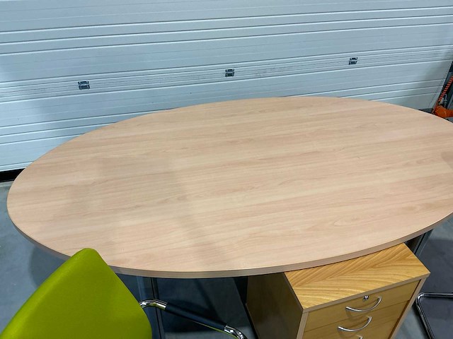 Bureautafel ovaal + stoelen & kastje - afbeelding 4 van  6