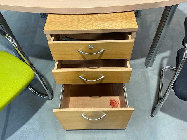 Bureautafel ovaal + stoelen & kastje - afbeelding 5 van  6