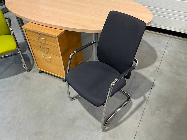 Bureautafel ovaal + stoelen & kastje - afbeelding 6 van  6