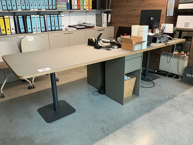 Bureautafel - afbeelding 1 van  1