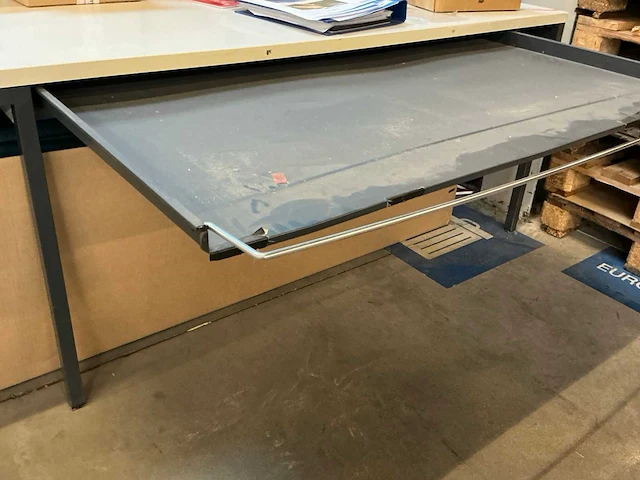 Bureautafel - afbeelding 3 van  4