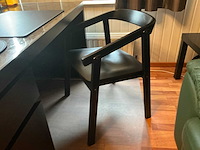 Bureautafels (2x) met stoel en kast - afbeelding 3 van  5