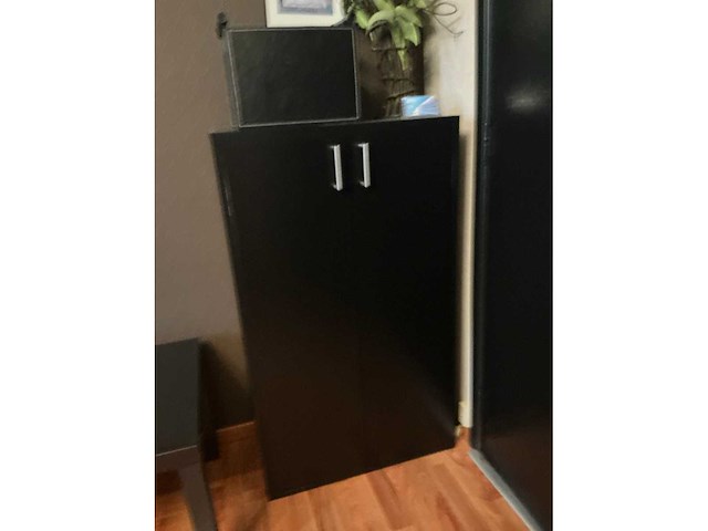 Bureautafels (2x) met stoel en kast - afbeelding 5 van  5